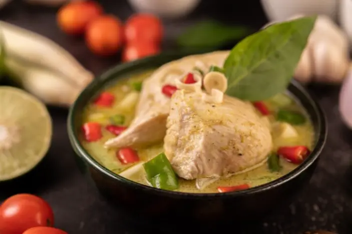 Recette Poulet Curry au Lait de Coco Thaï : Facile et Rapide