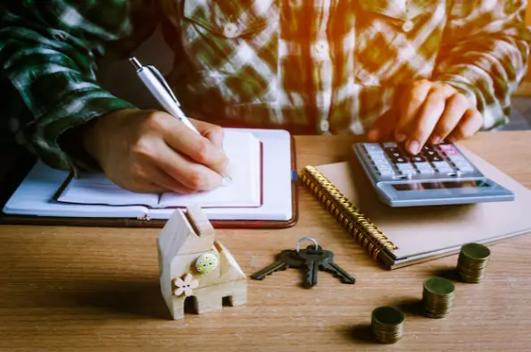 Taux d’endettement et reste à vivre : quelle différence et pourquoi c’est crucial ?